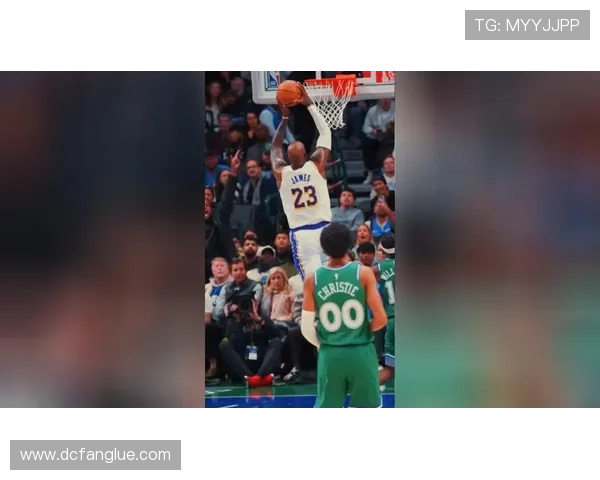 [CBA]莫兰德虎口拔牙 抢断对手随后完成暴扣.